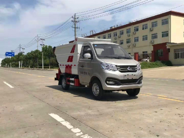 長安國六4方後掛桶自裝卸式垃圾車