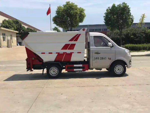 長安國六4方後掛桶自裝卸式垃圾車