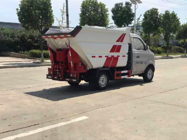 長安國六4方後掛桶自裝卸式垃圾車