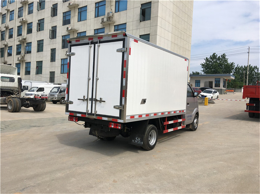 長安跨越王後雙輪 3.35米冷藏車