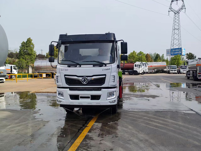 東風雲內12.5方灑水車